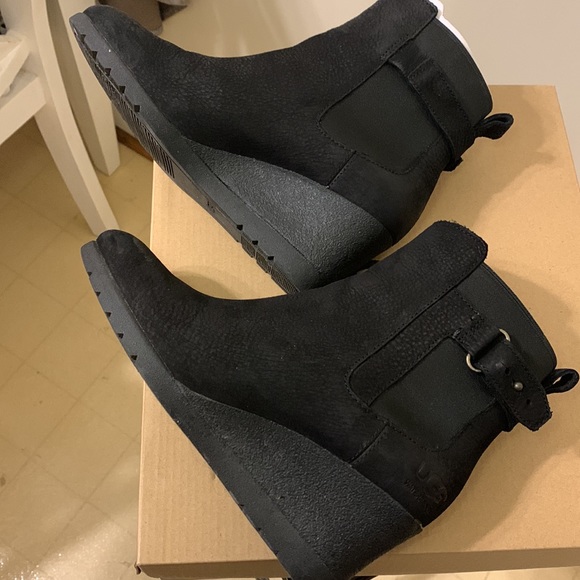 🖤Adorable UGG Booties🖤 - Picture 4 of 9